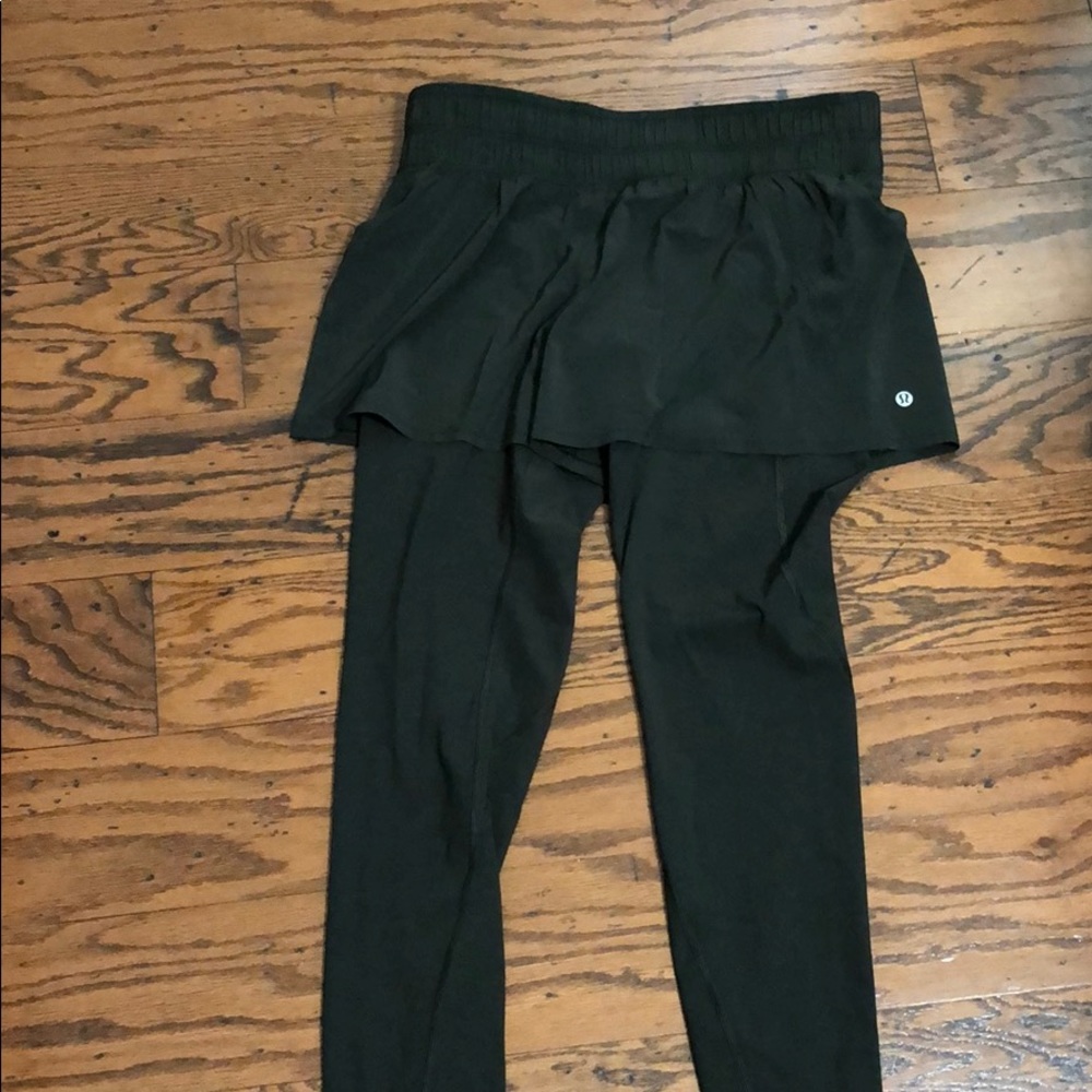 BEAUTIFUL Lululemon Leggings with attached shorts